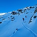 <b>Il più esperto dei tre ci guida verso la meta, scegliendo un itinerario alternativo, sul fianco settentrionale del Seehorn. In effetti la neve in questa zona è polverosa. Mi accodo e approfitto della freschissima traccia. </b>