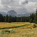 Am Parkeingang mit Blick Richtung See