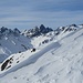 Beim Anstieg über den Grat zum Minschun Pitschen; Blick in westliche Richtung zu Bergen der Silvretta