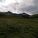 Am Muttekopf,2046 m angekommen, 1 Stunde von Kaisers,langsam , beginnt es  sich zu bewolken...