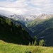 Grüne Almajurtal nach Süden in wunderschönen Lechtaler Alpen