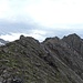Die Gratverlauf zum Rotschrofenspitze,2588m ist logik  aber leider nicht  von  hier machbar,obwohl es zunächst harmlos erscheint,oder?