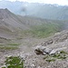 ...Tiefblick ins Oberes Griestalerbach,vorsichtig  steigen  wir  ab, es ist  nass und  sehr  steil...