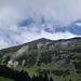 Der Gipfel zeigt sich nochmal. Blick von der Alp Looch.