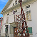 Beim Museum von Bernhard Luginbühl.