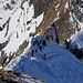 Partie im Aufstieg mit Skis wenig unterhalb des Gipfels