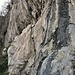 L'ingresso della Grotta del Pipistrello è facilitato da un canapone con nodi.