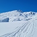 <b>Ci sono tracce di sci e di racchette da neve un po’ ovunque. Inaspettatamente la pendenza finora è contenuta.</b>