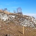 Jenseits des "Leistadter Sonnenkreisels": Die nächsten Felsen.