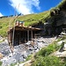 <b>Le piode del tetto del lavatoio di Cabbio sono state sostituite grazie alla temporanea riapertura di una cava presso l’Alpe Génor, al Monte Generoso (foto del 17.7.2021).</b>