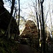 Auf der Nordseite des Jungfernsprungs geht's hinauf zu dem vielleicht bekanntesten Felsen Dahns. 