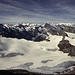 Blick über den Blüemlisalpfirn hingweg Richtung Titlis und Berner Alpen.