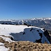 ... zum schnebedeckten Gipfelplateau - mit fantastischen Wechten oberhalb des Chlyne Chörbli'