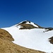 La vetta del Marnotto è contornata dalla neve