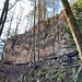 Blick hoch zur letzten Felspassage des Rückweges zur benannten Wegverzweigung