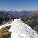 Dalla cima del Dosso Tacher vista verso i monti della Val Masino. 