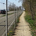 gesichert der Straße entlang