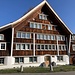 schmuckes Haus zu Beginn unserer Wanderung