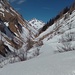 Abfahrt oberhalb des Tobels mit Blick zum Biberkopf