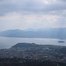 Über Verbania schaut man zum Lago Maggiore mit den Borromäischen Inseln.