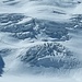 Aufstiegsspuren über die Cambrena-Eisbrüche in der linken Bildhälfte