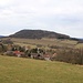 Blick über Huntířov zum Popovičský vrch 