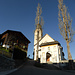 Nach dem Essen in der Ustria Cruna: die schöne Kirche von Sumvitg in der Abendsonne