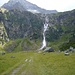 ebenes Tal mit tollem Wasserfall