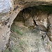 Nebst der eingestürzten Höhle, existiert noch diese kurz vor der Leiter zur Glecksteinhütte