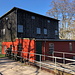 Klostermølle - Am Mühlenbebäude (Møllebygning), wo sich früher auch das Wasserrad befand.
