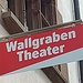 Das Theater befindet sich im Keller des Rathauses und erinnerte mich an einen Besuch anlässlich eines Schulaufenthaltes im Jahr 1973, bei dem das Schauspiel [https://de.wikipedia.org/wiki/Eisenwichser "Der Eisenwichser"] aufgeführt wurde. Das Stück wurde 1979 für das Schweizer Fernsehen unter dem Titel "Isewixer" verfilmt.