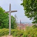 Die Partnerstadt Innsbruck hat dieses Kreuz gespendet