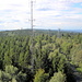Blick vom Annaturm auf den weiteren Verlauf des Kamms : Vorne Flugsicherungsanlagen, hinten der Radarschirm auf dem Höfeler Berg und ganz hinten der Fernsehturm auf dem Gr. Hals. 