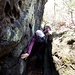 Kurz vor der Schlucht, durch die wir zuvor von Norden auf diesen Weg gekommen waren, nahmen wir eine kleine Spalte links oben, durch die wir uns hindurchzwängen mussten. In unserer Karte ist hier tatsächlich ein Weg eingezeichnet.