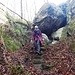 ...in eine kleine Schlucht.
