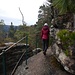 ...aber der geländergesicherte Umgang auf dem nur wenig tiefer gelegenen Kragen bietet im Grunde denselben Ausblick. Interessant sind hier einige Inschriften aus der Mitte des 19. Jahrhunderts.