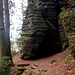 An der "Halben Ruhe" (oder auch "Halbe Höhe"), einem kleinen Rastplatz in der Felswand. Hier, in der Nähe einer kleinen Höhle, befand sich einst eine kleine Bank.