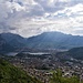 Valmadrera in primo piano, Lecco sullo sfondo ai piedi del Resegone.
