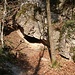 Höhle beim Abstieg zum Linthkanal