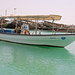 Tag 4 (4.5.):<br /><br />Mit diesem Schnellboot gelangte ich in einer zehnminütigen Überfahrt auf die Insel الدار (Ad Dār).