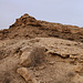 Tag 6 (6.5.) - جبل الدخان (Jabal ad Dukhān):<br /><br />Auf dem Nordgrat oberhalb des ersten Felskopfes. Den nächsten erkraxelte ich direkt, im Abstieg später gings bequem auf der rechten Seite herum.