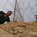 Tag 6 (6.5.) - جبل الدخان (Jabal ad Dukhān; 134m):<br /><br />Illegal auf den höchsten Berg von Bahrain. Lange bleib ich nicht dort oben und machte mich eiligst nach ein paar Fotos wieder auf den Rückweg über die Aufstiegsroute.