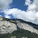 ... und Hinüberblick zu den Felswänden des Piz Aulta