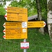 La palina con le tante indicazioni.
Qui il rifugio Trusp e Tei non sono ancora indicati