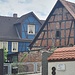 Fachwerkhaus in ungewöhnlicher Farbe 