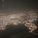 Mitternächtlicher Anflug auf das hell beleuchtete Doha am Persischen Golf. Doha hat ca. 600'000 Einwohner und ist Hauptstadt des Emirats Katar