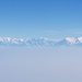 Die Berge des Himalaya tauchen linkerhand im Anflug auf Kathmandu auf: Im Bild das Annapurna-Massiv: Links Annapurna I, 8091m, in Bildmitte Annapurna III, 7555m, rechts Annapurna II, 7937m