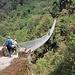 Wir betreten die neue Hängebrücke über den Hinku-Fluss auf ca. 1900m