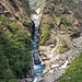 Der Hinku-Fluss bildete eine enge Schlucht im Bereich des Brückenübergangs 