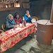 Nachtessen im einfachen Lodge in Chunbu Kharka